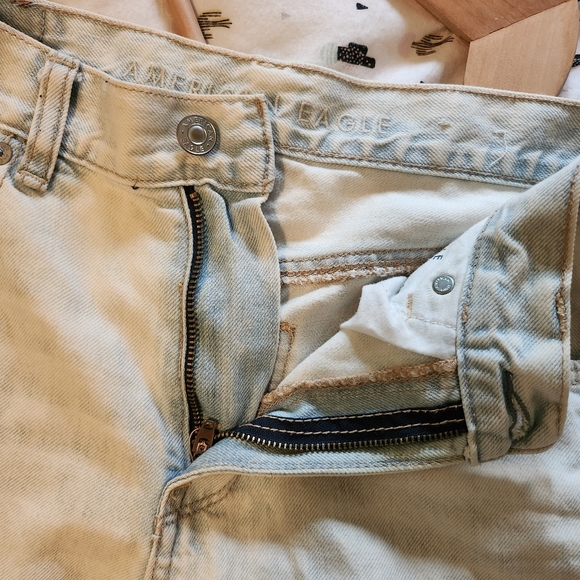 American Eagle High Waisted Jeans - Picture 3 of 3